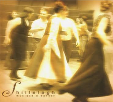 MUSIQUE À DANSERCe qu’on aime avec Shillelagh, c’est partager la musique et la danse, ça nous semblait donc naturel d’intégrer les danseurs au projet.2004